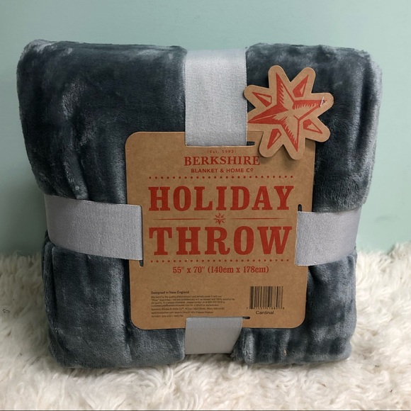 Berkshire Bedding Berkshire Blanket Holiday Throw Set Pmb65 Poshmark
